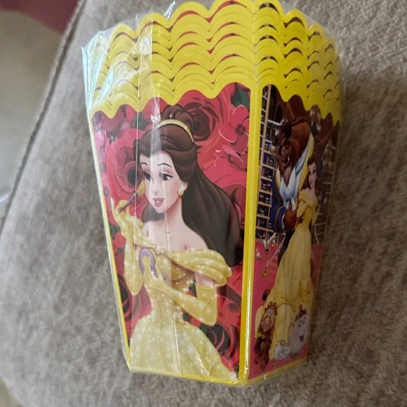 Disney Princess Belle Golden and White Cutout, 2 different backdrops - Picture 7 of 13